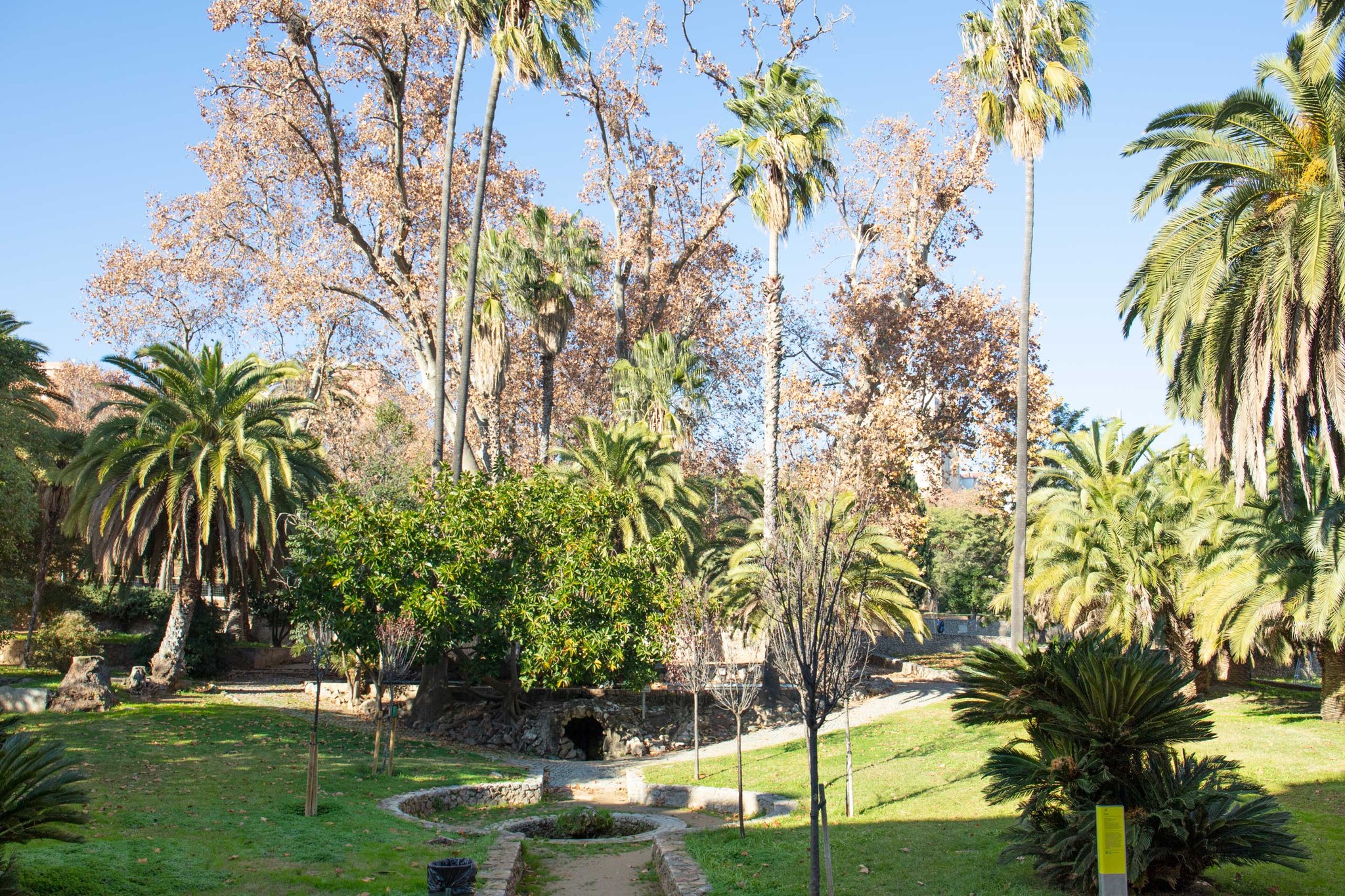 🌿 T’agradaria descobrir els secrets del jardí romàntic de Can Mercader?

Potser has passejat pel parc... però saps quines històries amaguen les seves plantes i flors? 🌺✨

Aquest diumenge, 25 de maig, endinsa’t en una visita guiada plena de curiositats botàniques i anècdotes sorprenents. Amb Lourdes Roca i la col·laboració dels Amics del Ferrocarril de Cornellà! 🚂

🗓️ Quan? Diumenge 25, a les 11 h
📍 On? Parc de Can Mercader
🕰️ Durada? 1,5 hores
🎟️ Activitat gratuïta!
📧 Reserva a: patrimonireserves@aj-cornella.cat
📞 o truca al 93 474 51 35 (dl-dv, 9:30 a 14 h)

👉 No t’ho perdis! Deixa’t captivar per la natura i la història 🌳💫

#DiaInternacionaldelsMuseus #Cornellà #CanMercader #JardíRomàntic #ActivitatsCornellà #CulturaVerda @museuscornella