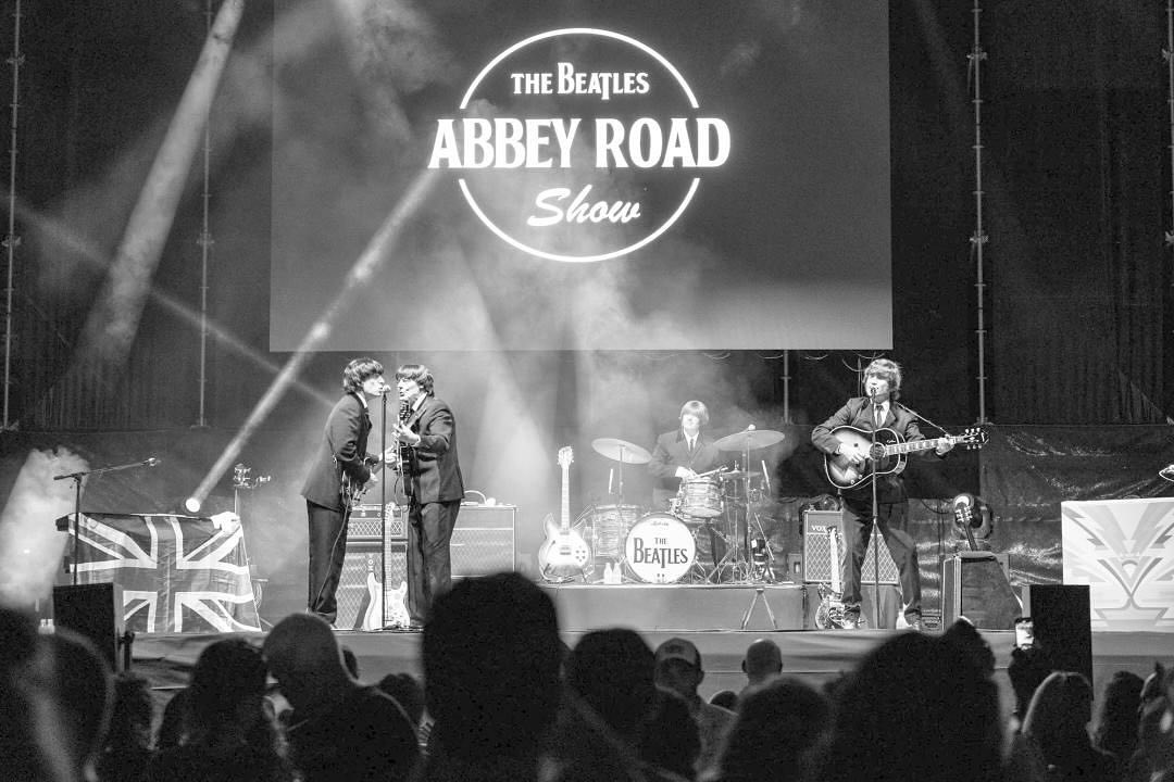 🎶🎶 A totes ens hagues encantat veure a #TheBeatles en directe... I amb el grup tribut Abbey Road, estarem molt més aprop d’aquest somni!!

Tocaran els millors hits de la banda i, a més a més, portaran el mateix vestuari i instruments 🔝💥

✨ESPECTACLE GRATUÏT✨ el pròxim dissabte 31 de maig, a les 20 h, a la Plaça de Francesc Macià, #Cornellà

🔗 Tots els detallas del concert a l’enllaç del perfil!

#cornellaescena #cornellà #cornella #cornellàdellobregat #cornelladellobregat #ajuntamentcornella #queferacornella #culturacornella
