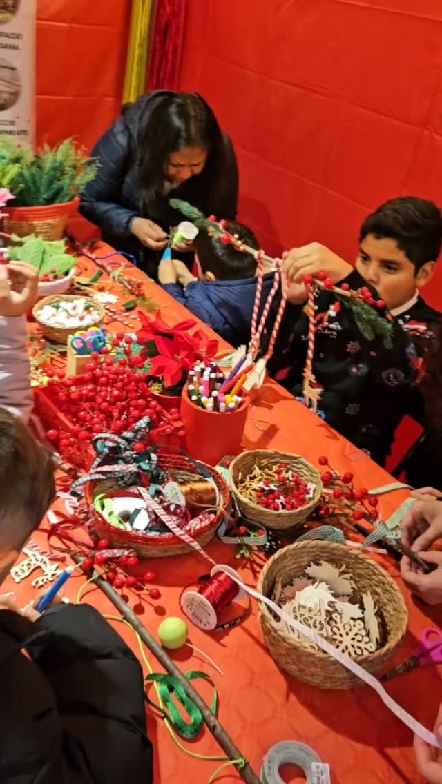 St Ildephon’s XMAS ha omplert Cornellà de màgia aquesta tarda! 🎄✨

El carrer de l’Avellaner s’ha convertit en un espai ple de llum, música i creativitat per donar la benvinguda al Nadal de la millor manera.

Així hem viscut aquesta tarda tan especial:

⭐ Photocall nadalenc
⭐ Tallers creatius i sostenibles
⭐ Música i dansa amb l’Escola Municipal Roser Cabanas, La Veu de Cornellà i la Xaranga Sarau
⭐ Dolços, corones, decoracions… i un ambient espectacular!

Gràcies a totes les famílies que heu vingut a compartir la tarda amb nosaltres al barri de Sant Ildefons! 💫

#StIldephonsXMAS #CornellàEnFamília #Nadal2025 @xaranga__sarau @fomentculturacornella