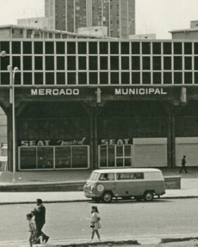 L’ànima dels nostres mercats arriba al Castell.
Els mercats bateguen amb la ciutat i l’Associació Fotogràfica de Cornellà @afocoll  ho ha capturat a través de l’objectiu.

No et perdis l’exposició ‘Mercats’, un recorregut visual per la identitat i el dia a dia de:
🛒 Mercat de Sant Ildefons @santildefons 
🛒 Mercat del Centre @mercatcentre 
🛒 Mercat de Marsans @mercatmarsans 

Una oda al comerç de proximitat i a la gent que fa viva la nostra ciutat. 
📍 Al Castell. 🗓️ Fins al 29 de març. 🎟️ Entrada lliure.

T’hi esperem per veure Cornellà com mai l’havies vist!

#MercatsCornellà #CulturaCornellà #ComerçDeProximitat