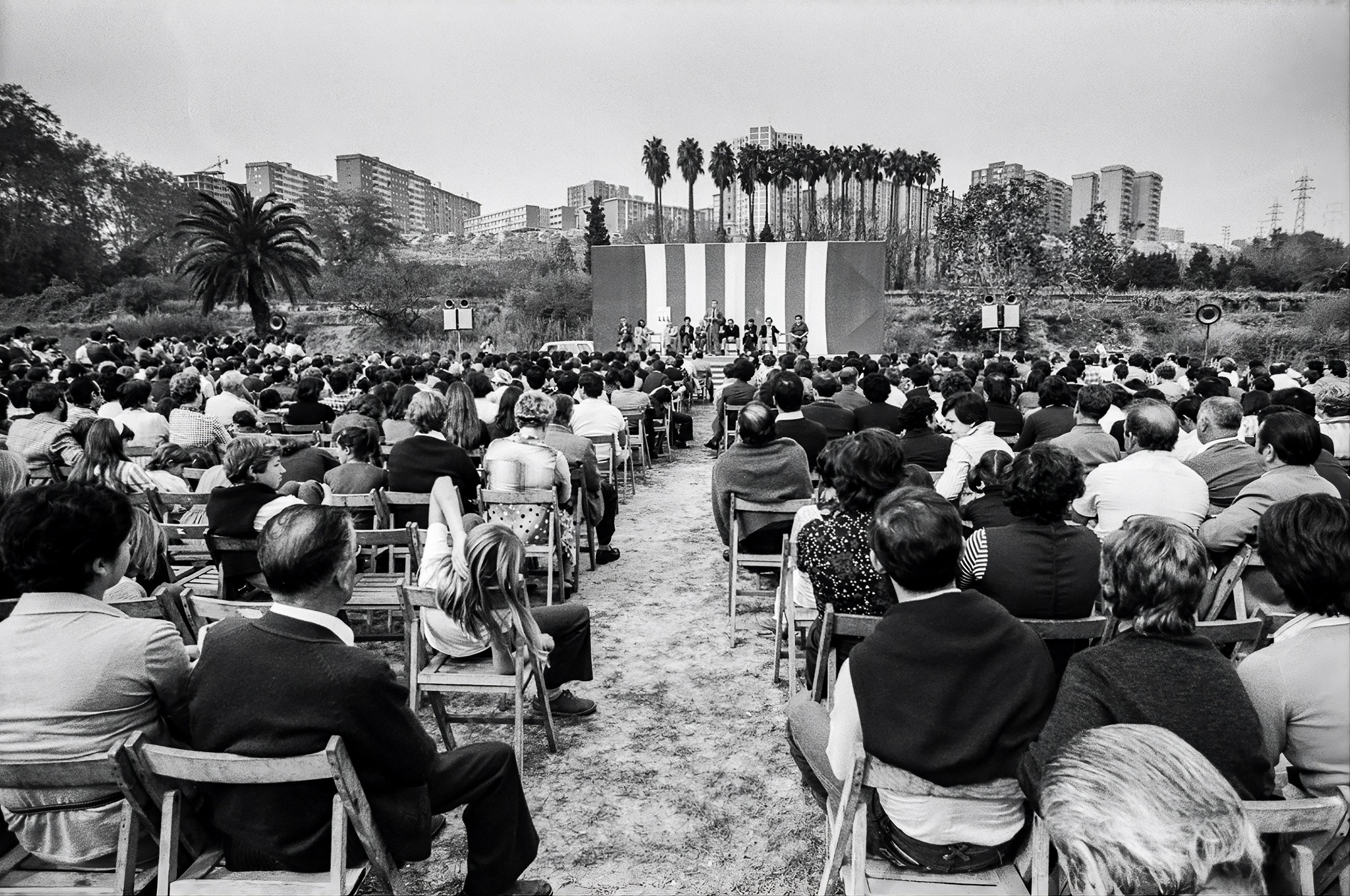 Nova exposició al Museu Palau Mercader📚

El Museu Palau Mercader presenta l’exposició “Imaginar, compartir i construir. El Congrés de Cultura Catalana”, una mostra que recupera l’esperit d’un moviment històric que va mobilitzar milers de persones per defensar i impulsar la cultura catalana en un moment clau cap a la democràcia.

A través d’aquesta exposició es posa en valor el Congrés de Cultura Catalana (1975–1977), un espai de participació ciutadana, diàleg i compromís col·lectiu que va situar la cultura com a motor de cohesió social i transformació. Mig segle després, aquell llegat continua inspirant la construcció del futur.

🗓 Fins al 17 de maig de 2026
📍 Museu Palau Mercader
🕙 Diumenges i festius, de 10 a 14 h
⚠️ Tancat del 30 de març al 6 d’abril

🔎 Activitats complementàries:
• 19 d’abril, 12 h: visita guiada amb la comissària Carme Garcia
• 14 de maig, 19 h: taula rodona “Imaginar plegats un futur democràtic”, a la Biblioteca Marta Mata

Una oportunitat per redescobrir la força de la cultura, la participació i el compromís ciutadà.

ℹ️ Tota la informació al web de queferacornella.cat

#MuseuPalauMercader #CulturaCatalana #Cornellà #HistòriaICultura #Exposicions @museuscornella