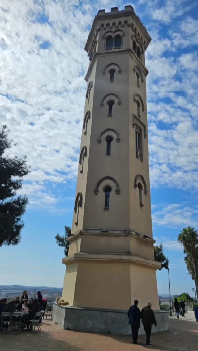 Avui hem viscut una jornada molt especial a la Torre de la Miranda amb el taller “Descobreix la meteorologia”, organitzat amb motiu del Dia Mundial de la Meteorologia. 🌦️

Petits i grans han pogut aprendre de manera dinàmica com es prediu el temps i descobrir la vinculació d’aquest espai emblemàtic de Cornellà amb la meteorologia.

Una activitat gratuïta, educativa i pensada per gaudir en família, en què la curiositat, l’aprenentatge i el patrimoni s’han unit en un entorn únic.

Gràcies a totes les famílies que ens heu acompanyat avui. 💙

Continuem impulsant propostes per apropar la cultura, la ciència i el patrimoni a la ciutadania.

#Cornellà #Meteorologia #TorreDeLaMiranda #DiaMundialDeLaMeteorologia #ActivitatsEnFamilia Patrimoni @museuscornella