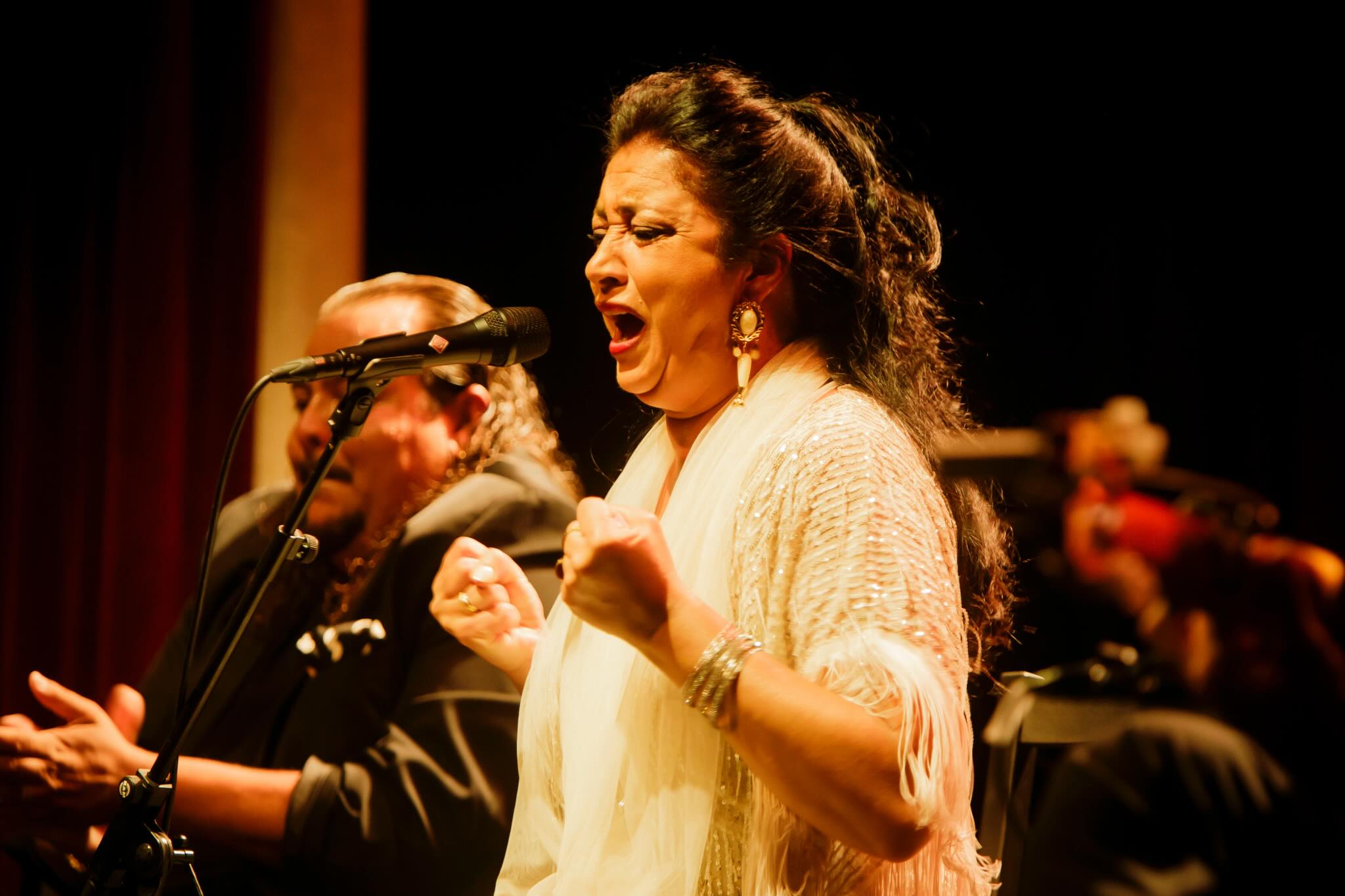 💃 Fabiola Pérez “La Fabi” & Curro Carrasco al 42è Festival de Arte Flamenco de Catalunya!

Formada en la tradició i dotada d’una gran personalitat artística, “La Fabi” és una de les veus més destacades del flamenc actual. El seu cant combina força, sensibilitat i un profund coneixement dels estils clàssics ✨

🗓️ Dissabte 9 de maig, 20 h
📍 Auditori de Sant Ildefons
🎫 Entrades a l’enllaç del perfil!☝️

#festivalarteflamenco #queferacornella #culturacornella #cornella #cornelladellobregat