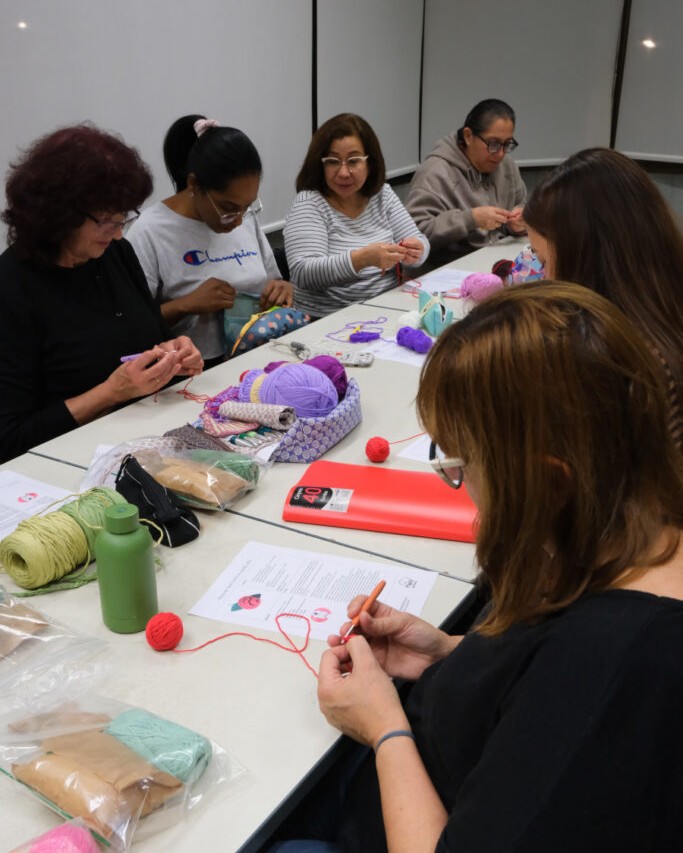 Cursos i tallers d’estiu als centres cívics de Cornellà.
Els centres cívics de la Gavarra, Sant Ildefons i el PELL ja tenen obertes les inscripcions per a la nova programació d’estiu. 📚 

Hi trobaràs propostes d’art, cuina, idiomes, creativitat, benestar i activitats per continuar aprenent d’una manera més relaxada i propera.

Entre els cursos destacats hi ha cuina amb receptes fresques, decoració de totebags amb ganxet, ioga, tècniques de relaxació, idiomes, zumba, ball en línia, gimnàstica hipopressiva i arts plàstiques.

📅 Inscripcions: del 8 al 26 de juny
📍 Centres cívics de la Gavarra, Sant Ildefons i PELL
🎟️ Places i condicions: segons cada curs

📍 Centre Cívic del PELL
Av. del Baix Llobregat, s/n
☎️ 93 475 35 77
🌐 www.parcesportiullobregat.com

📍 Centre Cívic de Sant Ildefons
c. Gerdera, s/n
☎️ 93 375 63 29
📩 ccsildefons@aj-cornella.cat

📍 Centre Cívic de la Gavarra
Centre Cultural Joan N. García-Nieto
c. Mossèn Andreu, 13-19, 4a planta
☎️ 93 376 20 11
📩 ccgavarra@aj-cornella.cat

No et quedis sense plaça i consulta la programació completa.
👉https://bit.ly/4xhZ3qL

#queferacornella #cornelladellobregat #cornella #centrescivics #planscornella #culturacornella #tallers #cursos #baixllobregat #agenda