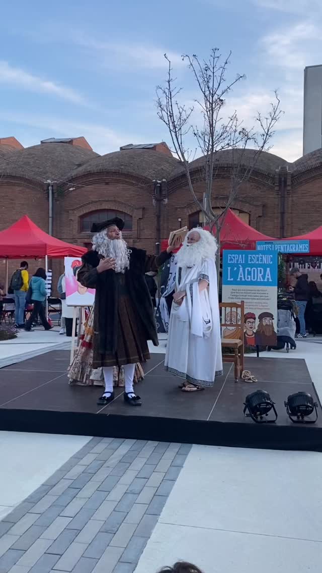 🎨🖌️🎶 Una tarda d’activitats humanístiques acompanyats i acompanyades del Sòcrates, de la Frida Kahlo i del Leonardo da Vinci! 👏 

#cornella #cornelladellobregat #queferacornella #humanitats #enfamilia