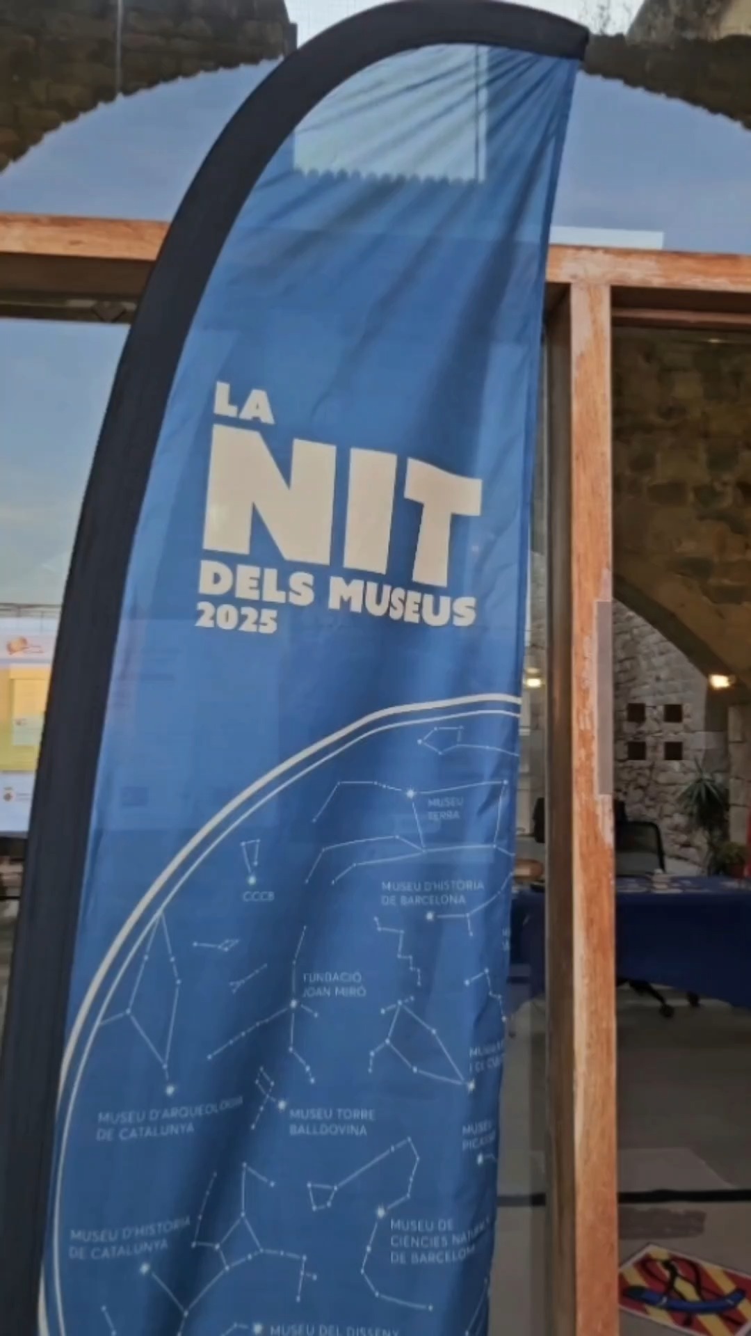 Així vam viure la Nit dels Museus a Cornellà! 🎥

Ahir a la nit, el Castell del segle XVI i el Palau Mercader es van omplir de vida, història i emoció.
L’Adriana de Ribes ens va obrir les portes del seu castell 🏰 i ens vam perdre entre personatges🎭 i oficis antics sota la llum de les espelmes. 🕯️

Mentrestant, al Palau🏛️, vam passejar per la planta noble amb l’audioguia i vam descobrir exposicions que ens connecten amb la memòria col·lectiva. 📚

💬 Vas venir? Explica’ns què et va sorprendre més!

👉 I si te la vas perdre, no et preocupis: el diumenge 25 de maig pots tornar enrere en el temps amb la visita teatralitzada al Palau. 

😉 Vesteix-te d’època i viu els anys 20 com mai!
🎟️ Entrada lliure i gratuïta de 10.30 h a 13.30 h
📍 Recorda: accés per ordre d’arribada.
📅 Ens veiem al Palau el diumenge 25.

➡️ Més detalls aquí a la web de queferacornella.cat

#NitDelsMuseus #DiaInternacionaldelsMuseus #MuseuPalauMercader #CornellàÉsCultura #HistòriaViva #MemòriaHistòrica @museuscornella