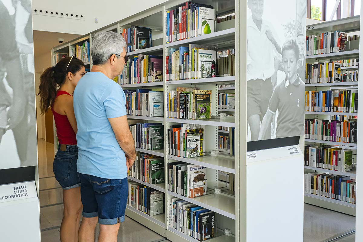 Horari d’estiu a les biblioteques 📚 municipals de Cornellà.
Del 15 de juny al 15 de setembre, les cinc biblioteques municipals adapten els seus horaris habituals durant l’estiu.

L’horari general serà de dilluns a divendres, de 15.30 a 20.30 h, però hi ha canvis importants al juliol i l’agost.

🟠BIBLIOTECA CENTRAL DE CORNELLÀ
15 JUNY – 15 SETEMBRE: de dilluns a divendres, de 15.30 a 20.30 h
BÚSTIA DE RETORN: oberta cada dia

🟡🟢BIBLIOTECA MARTA MATA + BIBLIOTECA SANT ILDEFONS
15 – 30 JUNY: de dilluns a divendres, 15.30 a 20.30 h
1 JULIOL – 31 AGOST: de dilluns a dijous, 15.30 a 20.30 h; i divendres, de 9.30 a 14.30 h (*novetat estiu 2026) ⚠
1 – 15 SETEMBRE: de dilluns a divendres, de 15.30 a 20.30 h
BÚSTIA DE RETORN: oberta cada dia

🟣🔵BIBLIOTECA CLARA CAMPOAMOR + BIBLIOTECA TERESA PÀMIES
15 – 30 JUNY: de dilluns a divendres, de 15.30 a 20.30 h
❌1 JULIOL – 31 AGOST: Tancat
1 – 15 SETEMBRE: de dilluns a divendres, de 15.30 a 20.30 h
BÚSTIA DE RETORN: ❌tancades juliol i agost (del dimarts 30 de juny a la tarda fins al dimarts 1 de setembre a la tarda)

Guarda aquest post per tenir els horaris a mà.

#queferacornella #cornelladellobregat #cornella #bibliotequescornella #biblioteques #culturacornella #planscornella #baixllobregat #agenda #estiucornella @bibscornella