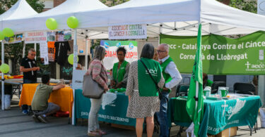 Mostra del Voluntariat a la plaça de Catalunya, de Cornellà de Llobregat.