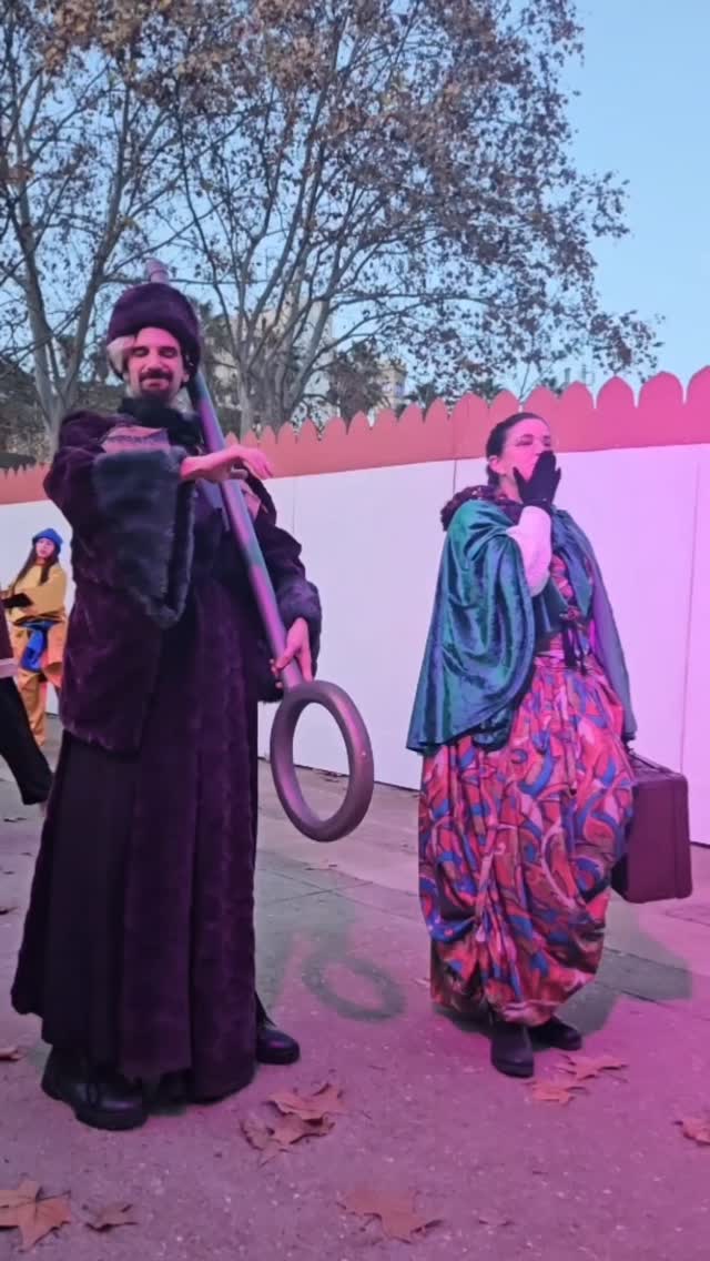 El Mag Maginet, juntament amb els seus inseparables ajudants Melquíades, Bernadet i la Fada Ondina, us esperen al Campament Oriental per compartir moments plens d’il·lusió. 🌙

Acompanyats d’un grup de patges, joves voluntaris dels instituts de la ciutat, faran que la vostra visita sigui una experiència màgica. 💫

El Campament Oriental és molt més que una trobada amb el Mag Maginet. Trobareu:

🏕️ Haimas especials i tallers per crear el vostre element màgic
🎨 Tendes per pintar i fer manualitats
📖 Contacontes, dansa, música, i mostres d’oficis artesans
💛 I activitats solidàries per fomentar la cooperació.

📅 Fins al 4 de gener
🕠 De 17.30 a 21 h
📍 Parc de Can Mercader
🎟️ Entrada gratuïta

Veniu a gaudir d’una tradició plena de llum, somriures i esperit de Reis! 👑👑👑 

#cornella #cornelladellobregat #ajuntamentcornella #queferacornella #culturacornella nitdereis