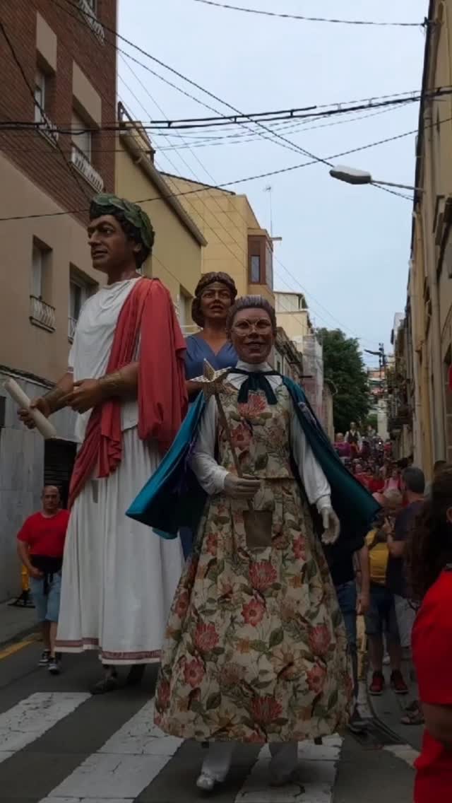 La XXXI Trobada Gegantera ha omplert els carrers de Cornellà d’ambient, tradició i moltes ganes de festa. 

Gegants, música i veïnat han donat el tret de sortida a aquests dies previs al Corpus.

I això només acaba de començar.🎉🎉

#Cornellà #CorpusCornellà #FestaMajor
@gegantsdecornella @fomentculturacornella