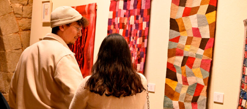 L'Exposició 'Entre fils' amplia el seu termini al Castell de Cornellà de Llobregat.