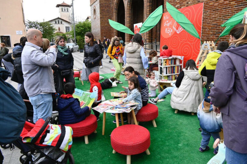 Fira del Llibre i la Rosa a Cornellà de Llobregat.