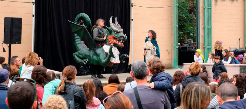 Teatre familiar a Cornellà de Llobregat en relació amb Sant Jordi i amb la programació del Cornellà Escènica.