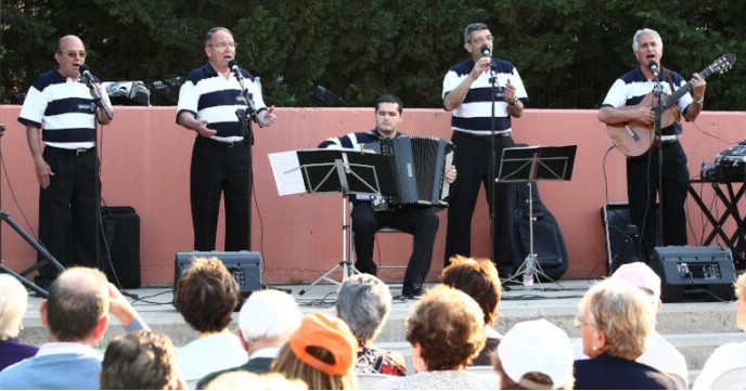 Al maig arriba la festa de Fontsanta-Fatjó! 🎉 🎉
Del 8 a l'11 de maig, prepara't per a viure dies inoblidables plens de festa i tradició amb la festa de Fontsanta-Fatjó!

Des del pregó i concerts fins a activitats familiars, correfocs, exhibicions de ball, escacs... hi ha plans per a tots els gustos!

📅 Apunta't a l'agenda:

9 de maig (18h): Presentació de la festa en el @citilab
9 de maig (nit): Música amb La Trinxera i discomòbil!
10 de maig (tot el dia): Bicicletada, jocs, tardeo, sopar popular i l'energia de LAURA WEST I LES WESTIES.
11 de maig: Carrera infantil, torneig d'escacs, ball, mariachis i el gran final amb havaneres i focs artificials.
Consulta la programació completa i no et perdis ni un detall! 

➡️T’expliquem tot a l’enllaç de la bio 👆!

Organitzat per la Associació de Veïns Fontsanta-Fatjó amb la col·laboració del @aj.cornella. T'esperem per celebrar junts! 😊 A més, recorda que estan preparant la revetlla de Sant Joan.

#FestesFontsantaFatjó #Cornellà #FestesDeBarri #cornellà #cornella #cornellàdellobregat #cornelladellobregat #ajuntamentcornella #queferacornella #queferenfamilia @dracsidiablesdecua @bibscornella @nereamusicx @xaranga__sarau @la.trinxera @aavv_fontsantafatjo