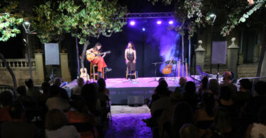 Cornellà celebra una Nit Acústica el 19 de juliol a la plaça dels Enamorats.