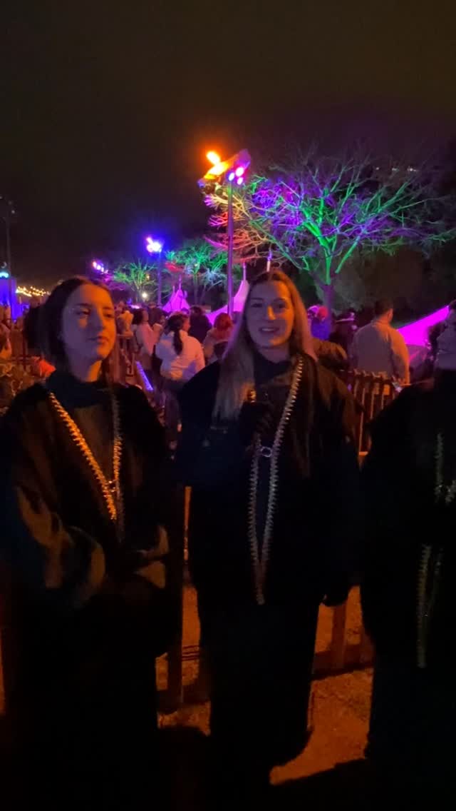 🌠 Estem molt agraïts per la feina que han fet enguany els patges reials al #CampamentOrientalCornella!! Malgrat el fred i el plugim d’aquests dies, ens han ajudat a transmetre la màgia del nostre campament a tots els nens i nenes de la ciutat!

🌟Gràcies per la vostra dedicació! Demà els voluntaris i les voluntàries us esperen a la cavalcada de reis, on per fi tindrem al Melcior, al Gaspar i al Baltasar a Cornellà 🌠🌠🌠

#ajuntamentcornella #nitdereis2026 #nitdereiscornella #cornelladellobregat #cornellajove