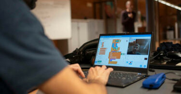 El Citilab de Cornellà de Llobregat organitza una tarda d'activitats per celebrar el seu 18è aniversari.