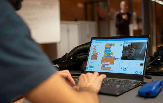 El Citilab de Cornellà de Llobregat organitza una tarda d'activitats per celebrar el seu 18è aniversari.