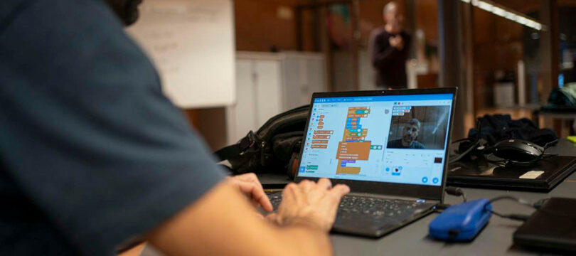 El Citilab de Cornellà de Llobregat organitza una tarda d'activitats per celebrar el seu 18è aniversari.