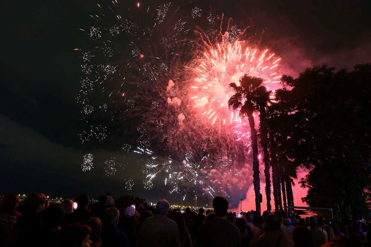 🎇 Tot preparat per al #CorpusCornella2026!! 🎇 Des del dissabte 30 de maig tindrem nombroses activitats a la ciutat vinculades a la festa del Corpus, que culminaran la setmana següent, del dijous 4 i el diumenge 7 de juny!

Enguany no faltaran les vostres cites preferides👉 el Corndefoc🔥, la Trobada de Gegants, l’exhibició castellera, els concerts a la plaça de Catalunya, el Populari, l’espectacle de drons, focs i música (dissabte 6, a les 23 h) des del mirador de la torre de la Miranda o el comiat amb un espectacle de llum i làsers ✨✨

La música també estarà molt present amb els concerts de The Tyets, Mama Dousha, Barón Rojo o Duncan Dhu, a més de la novetat del festival Els 40 Urban Party XXL i de l’espectacle Els 40 Pop Cornellà el de diumenge a la tarda🙌👏🎶

📝👀 Els pròxims dies sortirà el programa oficial, que s’enviarà a les bústies de tota la ciutat! 
Estigueu atents/es a les xarxes socials per conèixer totes les novetats!!

#corpuscornella #cornella #cornelladellobregat #festamajor