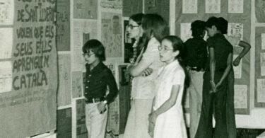 Mini exposició al Museu Palau Mercader sobre la recuperació del català a les escoles.