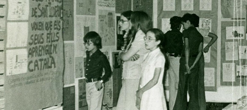 Mini exposició al Museu Palau Mercader sobre la recuperació del català a les escoles.