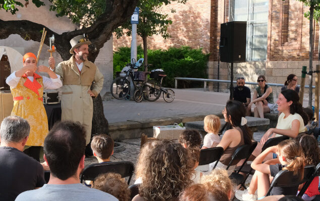 Programació infantil al carrer a Cornellà de Llobregat amb A Peu d'Escena, Menuts!