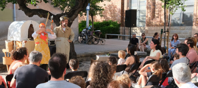 Programació infantil al carrer a Cornellà de Llobregat amb A Peu d'Escena, Menuts!