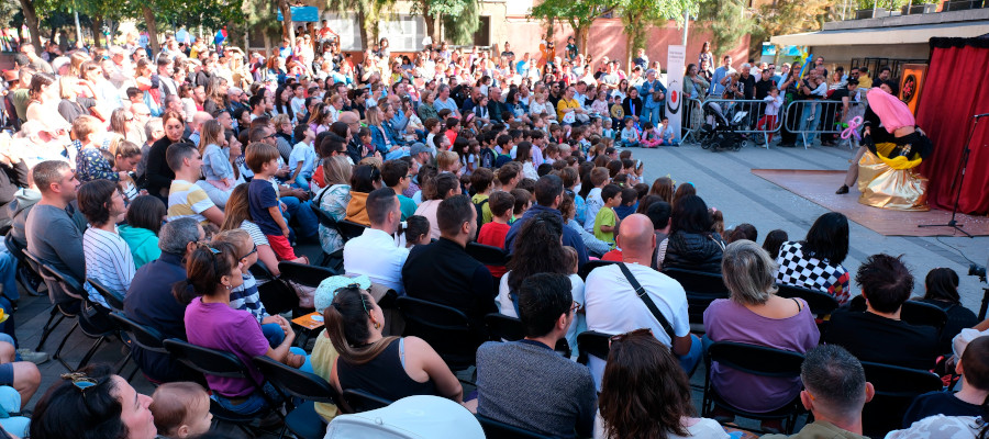 Espectacles a l'aire lliure en el Festival de Pallassos de Cornellà.