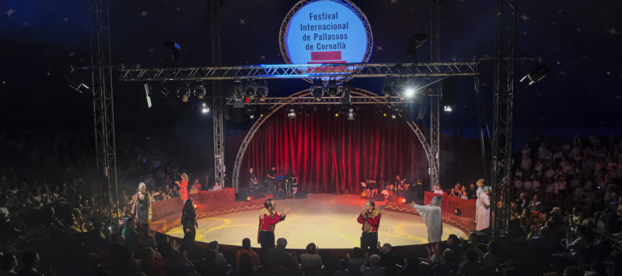 Gala alapista, a la carpa principal del Festival Internacional de Pallassos de Cornellà de Llobregat.